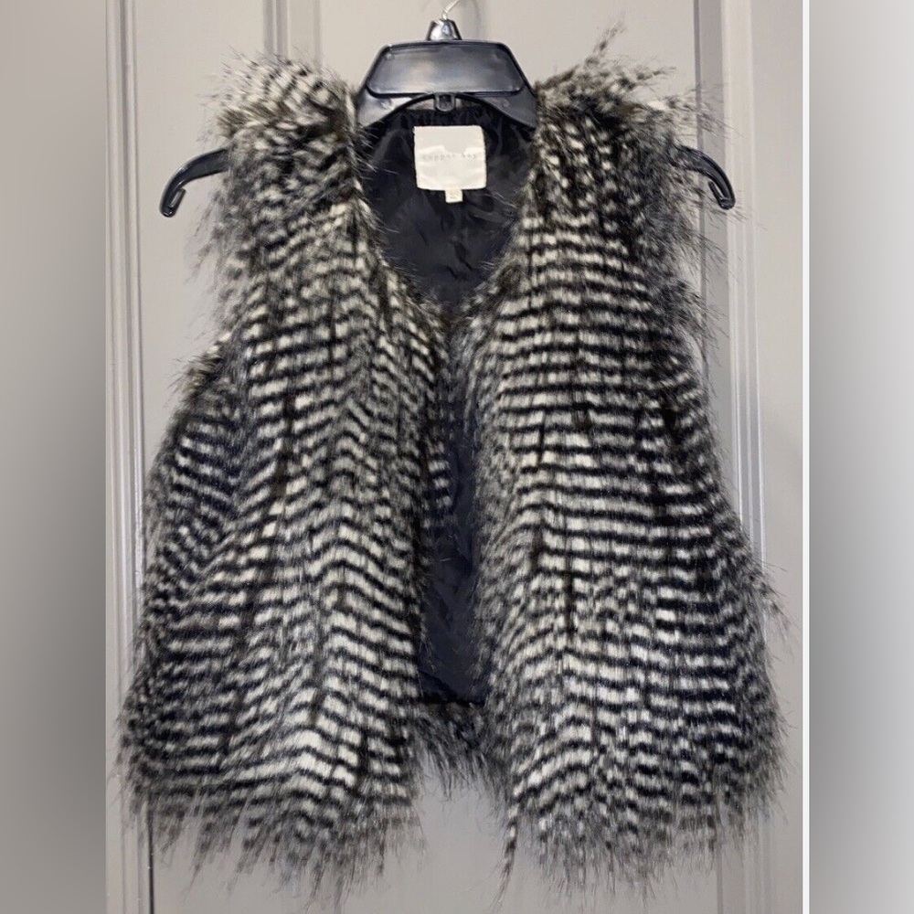 Girls faux fur vest size 7/8